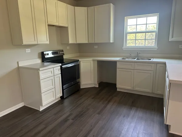 $1,650 | 3701 County Road 611, Angleton, TX 77515