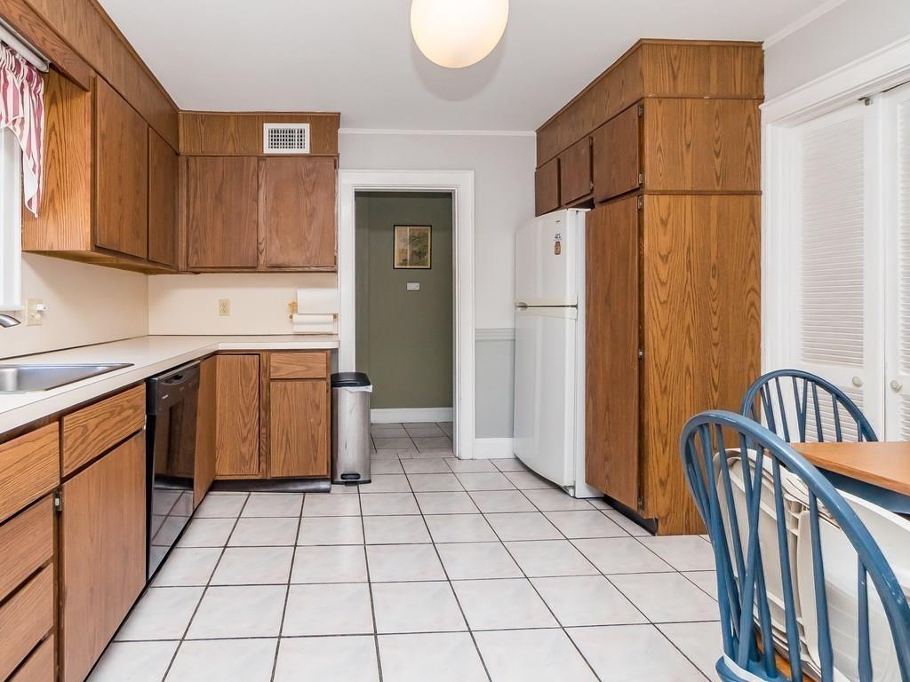 46 Clearwater Road Brookline, MA 02467 - Photo 14 of 31