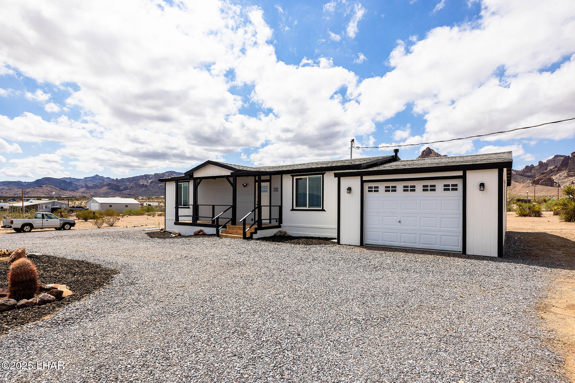 2789 Naco Road Golden Valley, AZ 86413 - Photo 2 of 44 969A4227