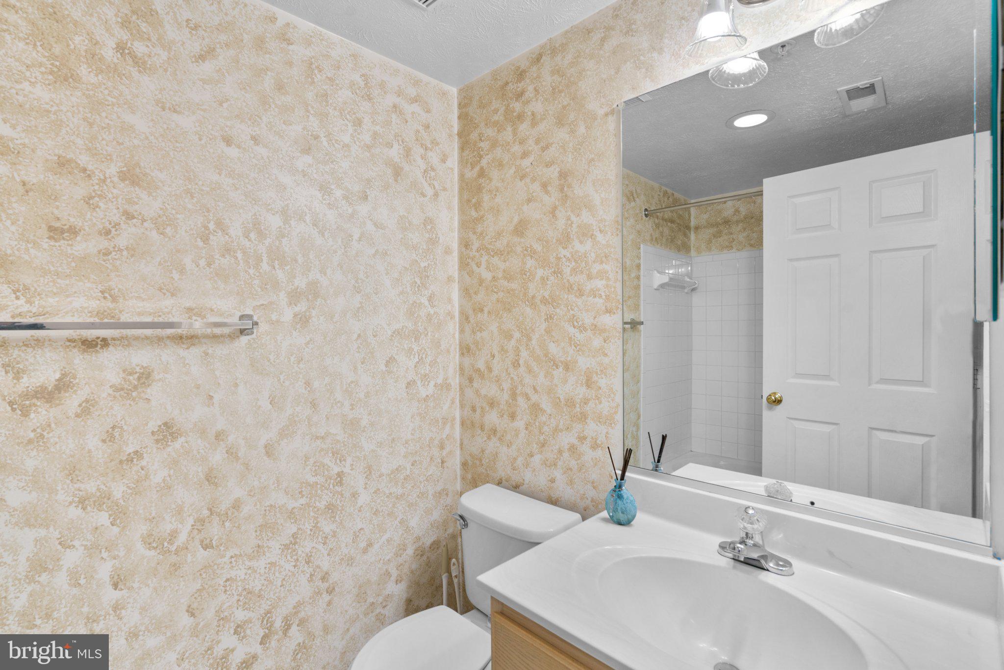 7641 Gladstone Road, Unit 57641 Windsor Mill, MD 21244 - Photo 18 of 26 Full bath