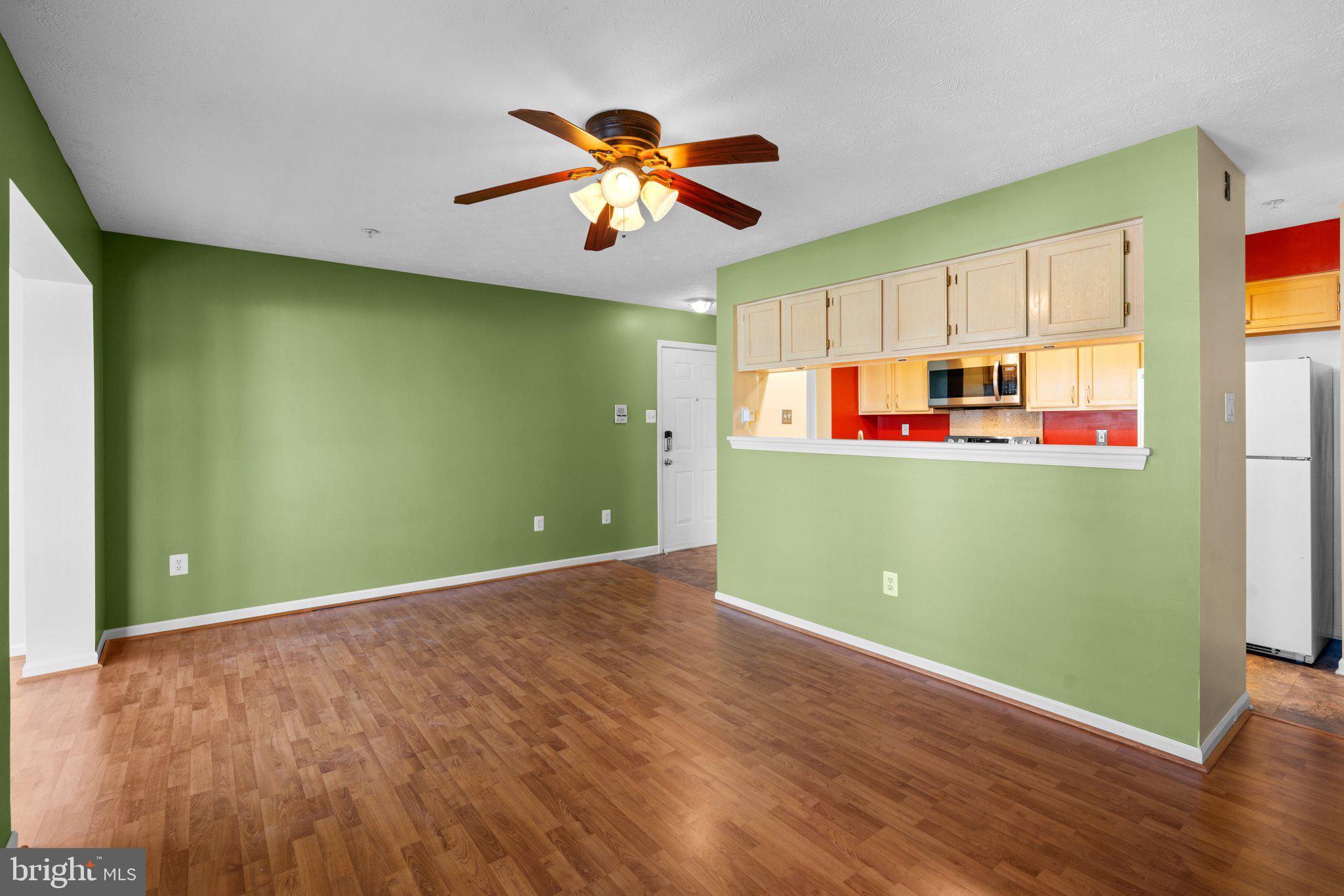 7641 Gladstone Road, Unit 57641 Windsor Mill, MD 21244 - Photo 7 of 26 Dining area