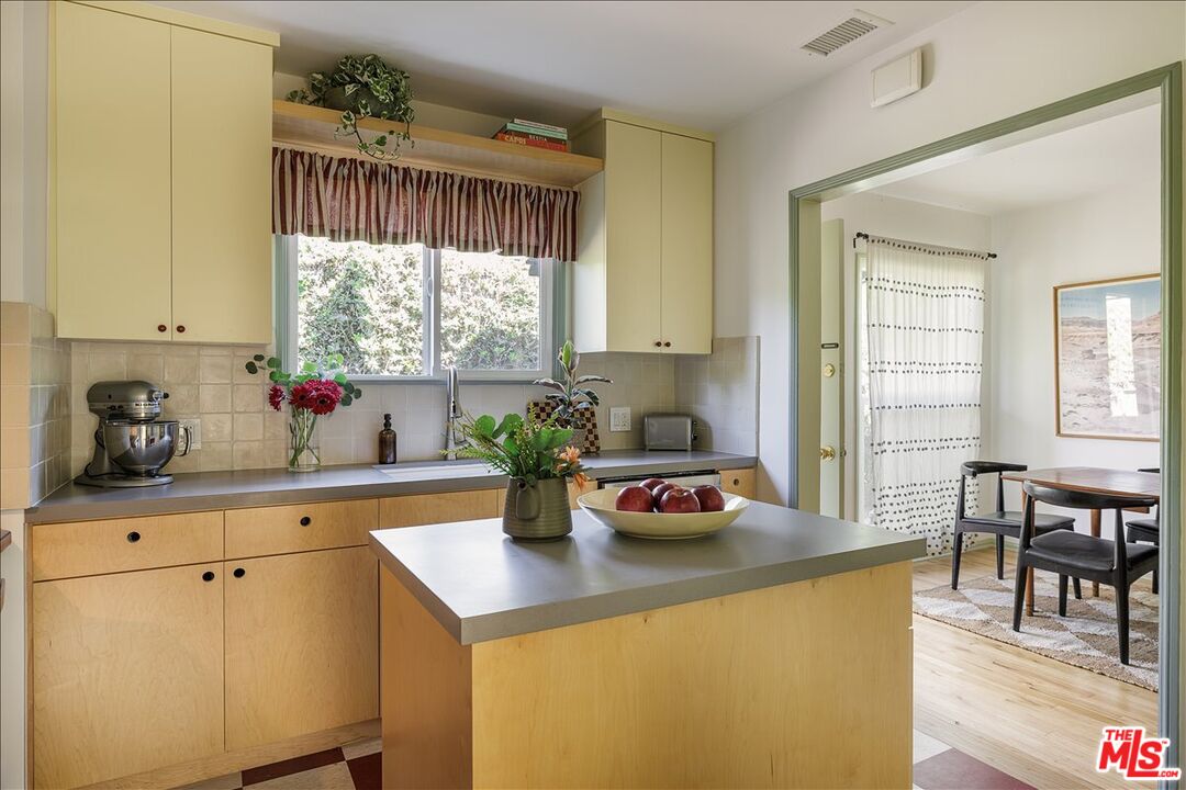 3510 Ferncroft Road Los Angeles, CA 90039 - Photo 10 of 32
