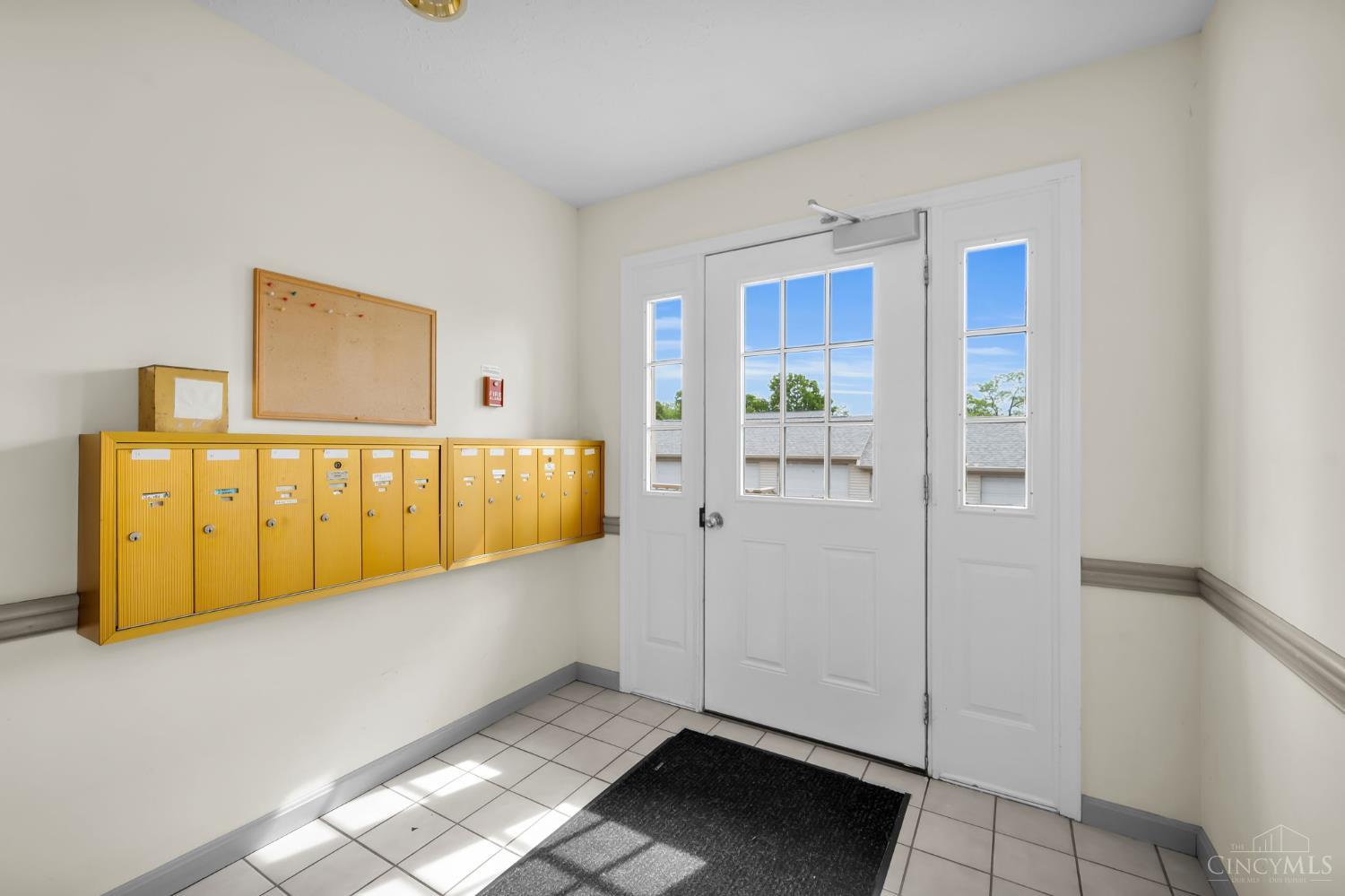 3543 Jessup Road, Unit 2B Cincinnati, OH 45239 - Photo 29 of 31 Clean common area entry and mail access with well-maintained community presentation