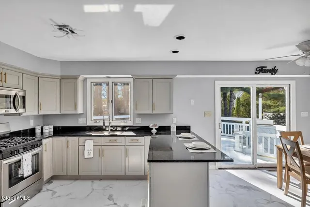 $499,900 | 217 Long Meadow Lane, Rotterdam, NY 12306