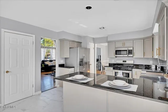 $499,900 | 217 Long Meadow Lane, Rotterdam, NY 12306