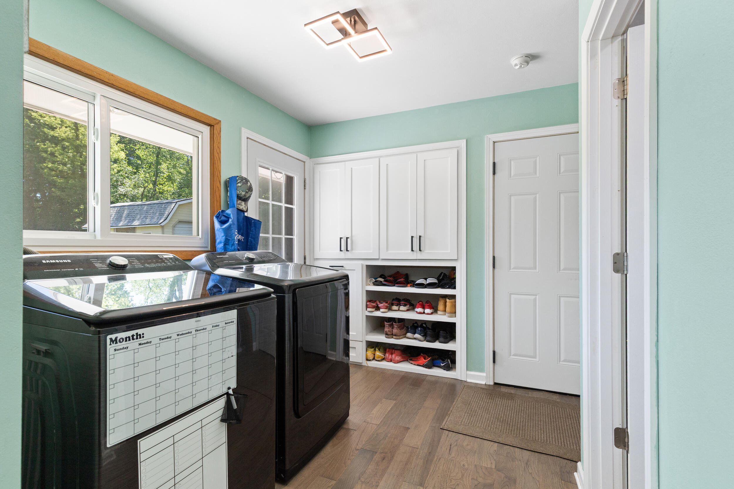 3290 South Johnson Road New Berlin, WI 53146 - Photo 19 of 34 Interior