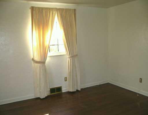 462 Old Farm Road Mt. Lebanon, PA 15228 - Photo 3 of 8 Gallery Image 3