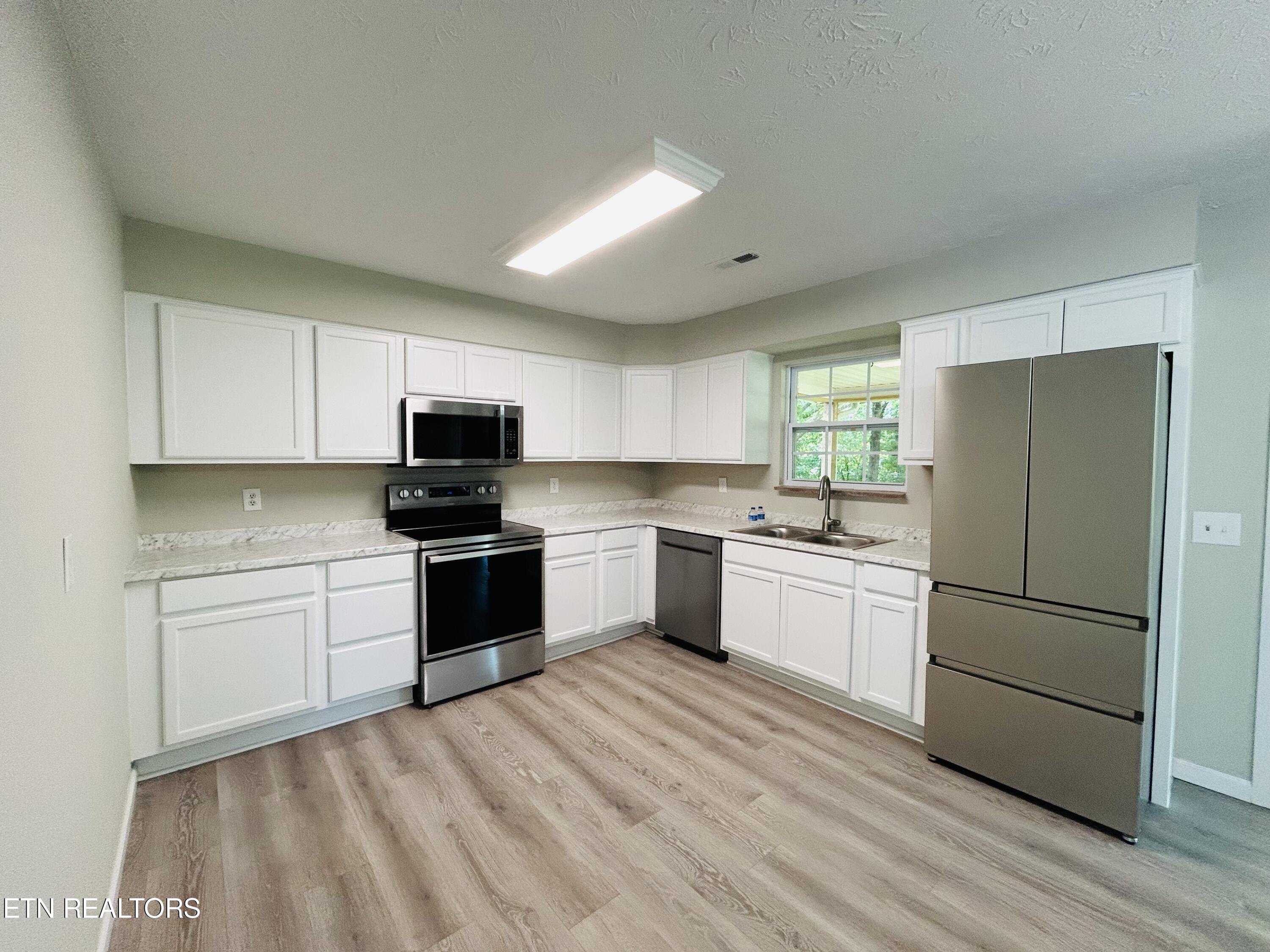 744 Cross Valley Road La Follette, TN 37766 - Photo 5 of 15 IMG_2751