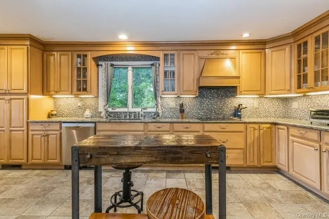 $1,250,000 | 224 Lake Shore Road, Putnam Valley, NY 10579