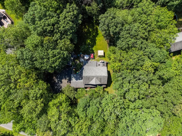 a view of a back yard