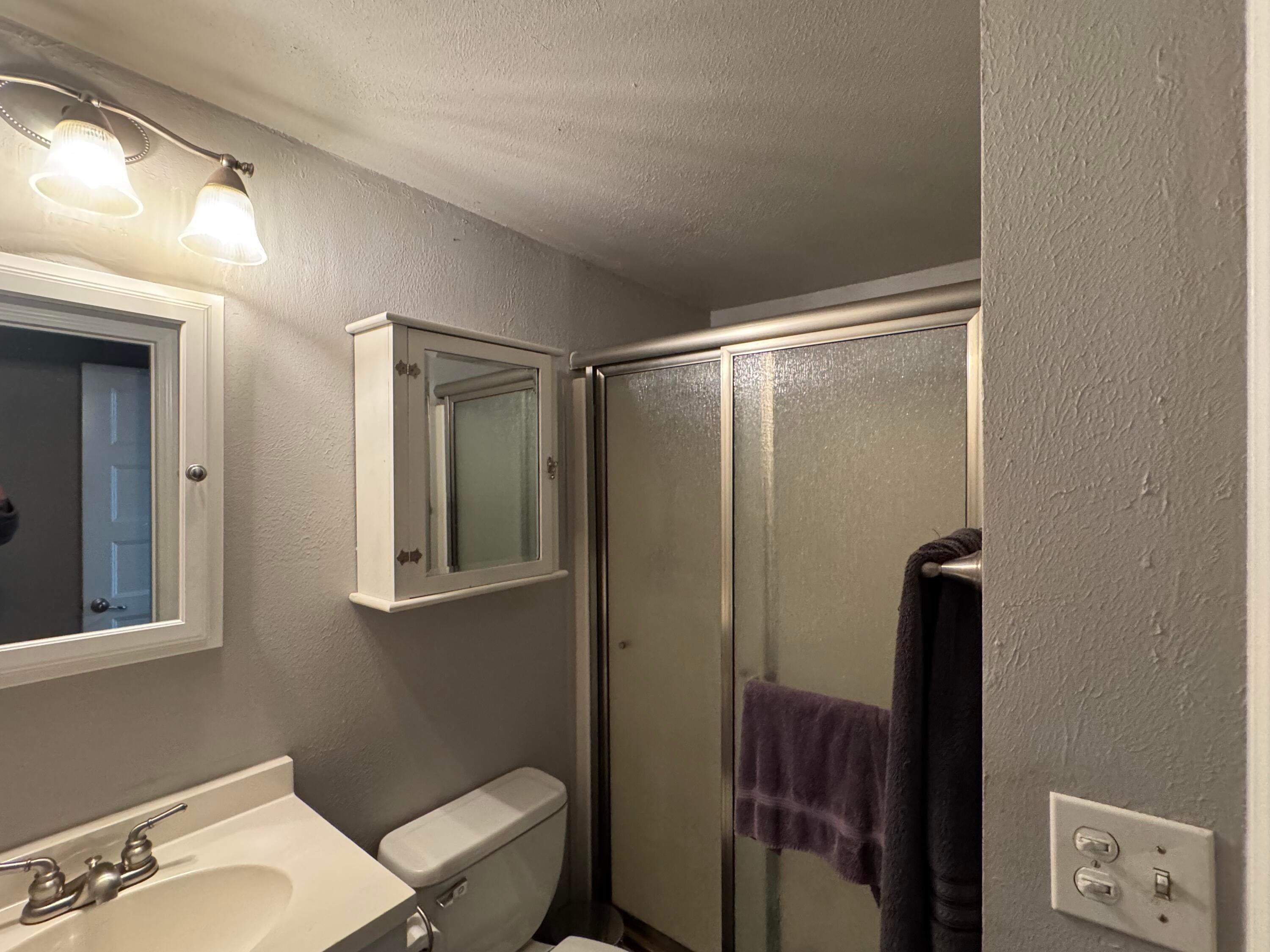 92171 Marcola Road Marcola, OR 97454 - Photo 14 of 30 Primary bathroom