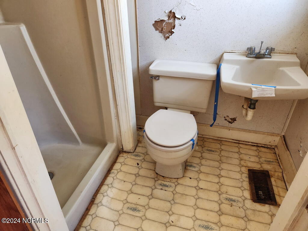 735 Grabtown Road Windsor, NC 27983 - Photo 15 of 18 MASTER BATH