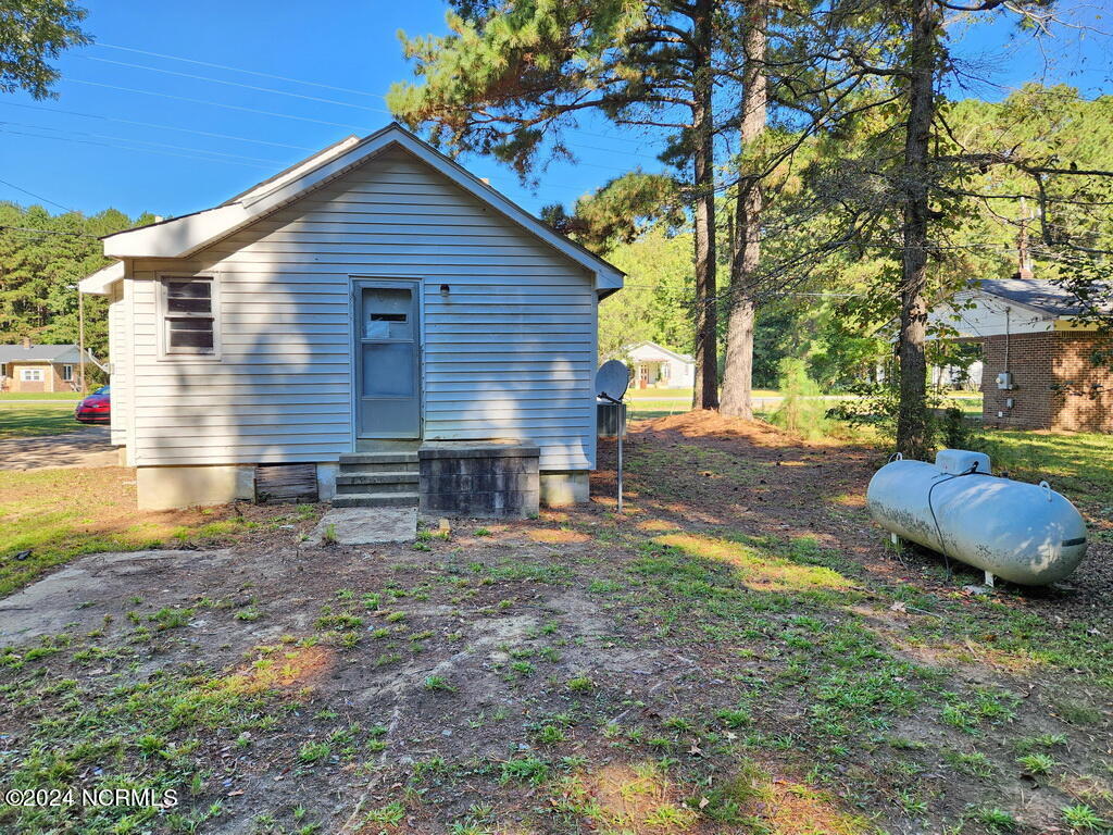 735 Grabtown Road Windsor, NC 27983 - Photo 3 of 18 REAR