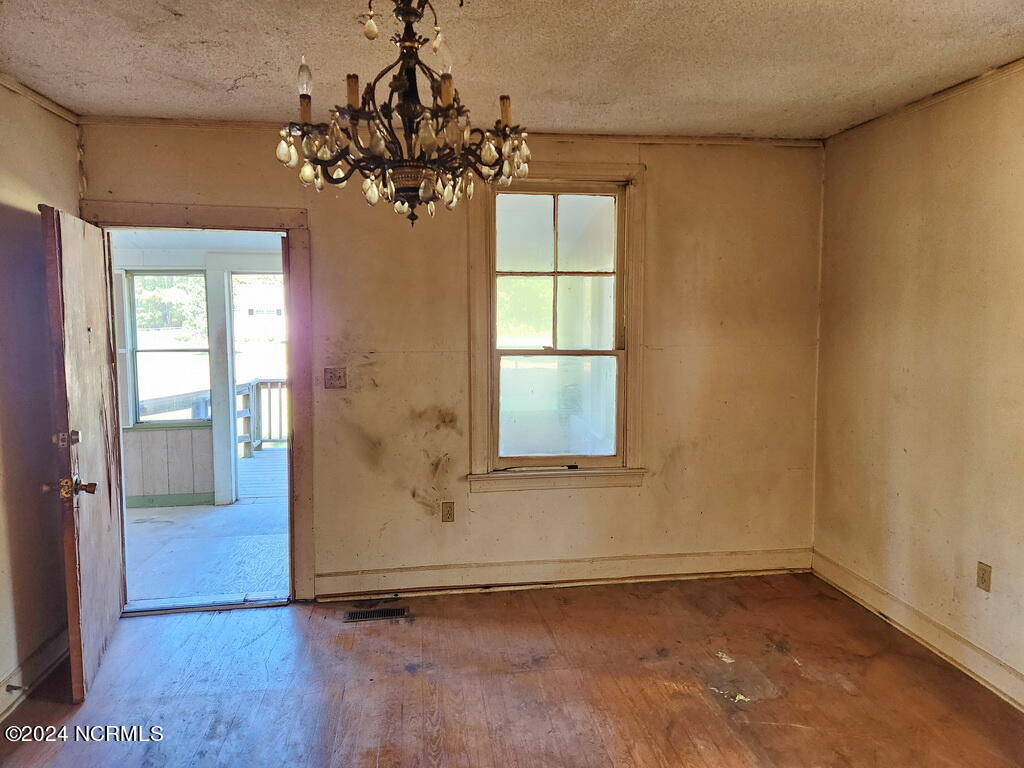735 Grabtown Road Windsor, NC 27983 - Photo 6 of 18 LIVING ROOM