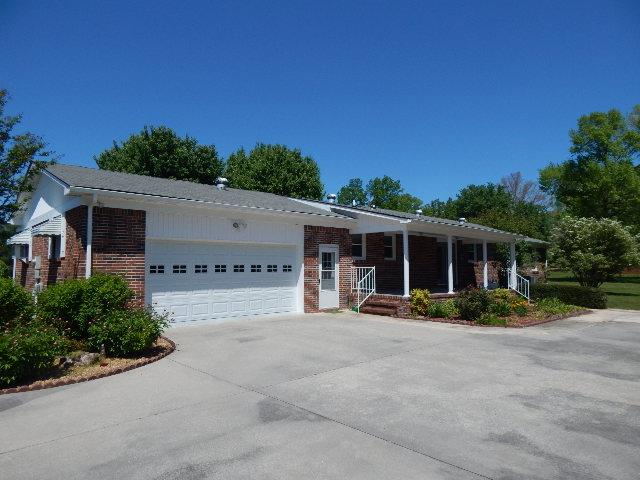 820 Spring Valley Road McMinnville, TN 37110 - Photo 2 of 30 Rear of home with attached double car garage