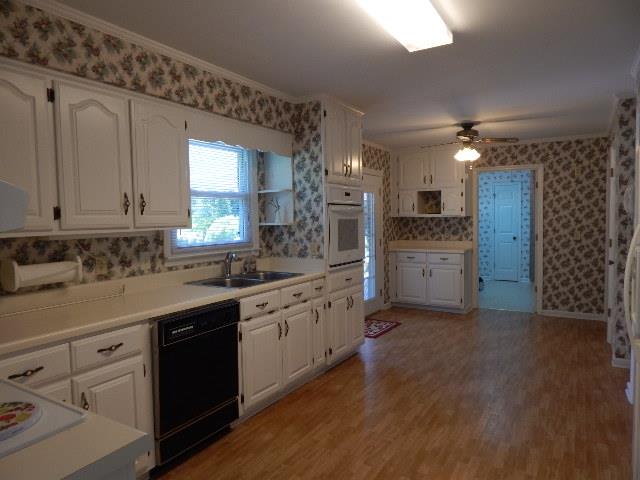 820 Spring Valley Road McMinnville, TN 37110 - Photo 5 of 30 A 12 x22 kitchen with LOTS of cabinets!