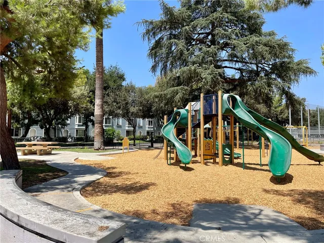 $3,200 | 285 East Villa Street, Unit 4, Pasadena, CA 91101