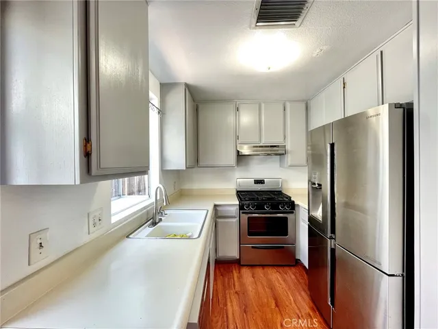 $3,200 | 285 East Villa Street, Unit 4, Pasadena, CA 91101