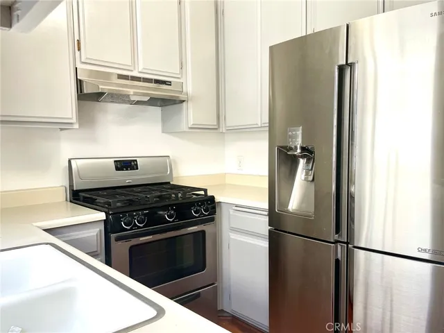 $3,200 | 285 East Villa Street, Unit 4, Pasadena, CA 91101