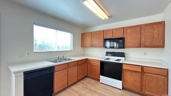 $1,795 | 8818 Summer Trl Street, San Antonio, TX 78250