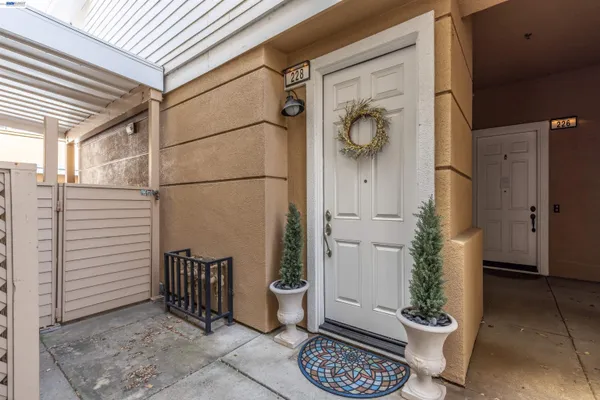 $995,000 | 228 1st Street, Benicia, CA 94510