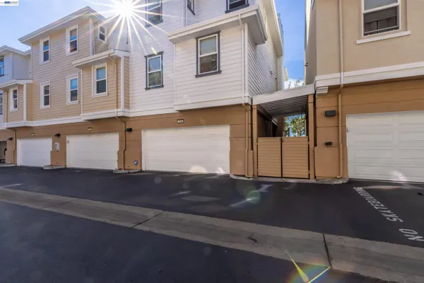 $995,000 | 228 1st Street, Benicia, CA 94510