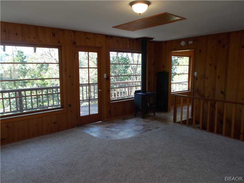 27714 Lakes Edge Road Lake Arrowhead, CA 92352 - Photo 2 of 7 Living Room.