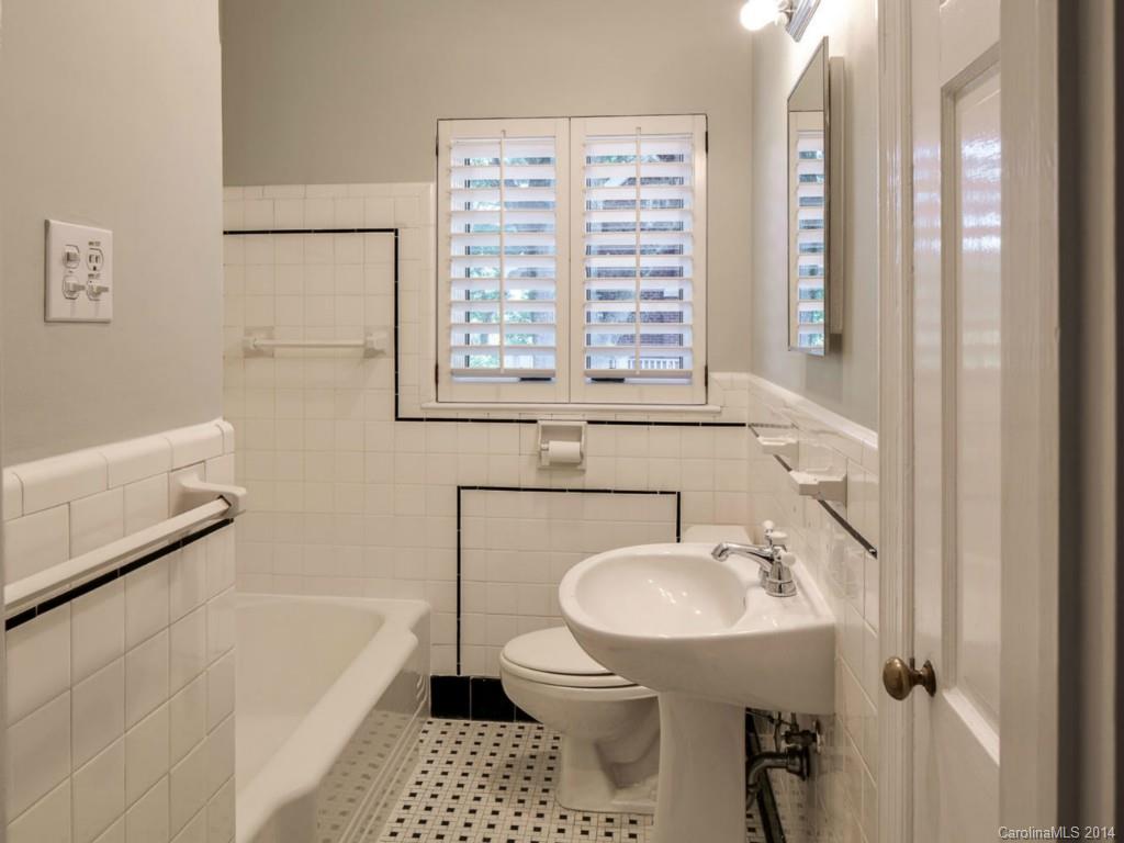 811 Queens Road, Unit 3 Charlotte, NC 28207 - Photo 11 of 18 Gallery Image 11