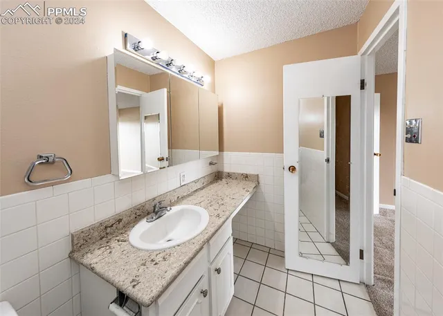 $169,500 | 411 Lakewood Circle, Unit B712, Colorado Springs, CO 80910