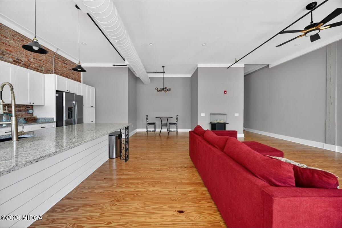 565 Poplar Street Macon, GA 31201 - Photo 5 of 12 a living room with furniture