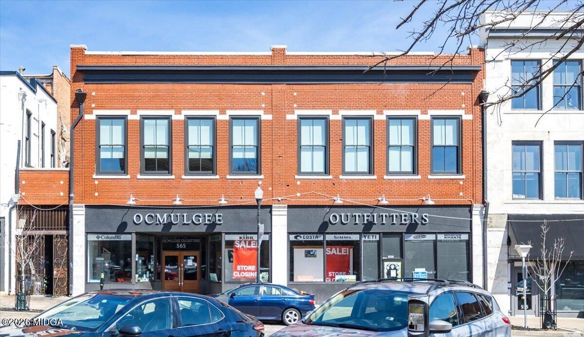 565 Poplar Street Macon, GA 31201 - Photo 8 of 12 a view of a cafe with a couple of cars parked in front of building