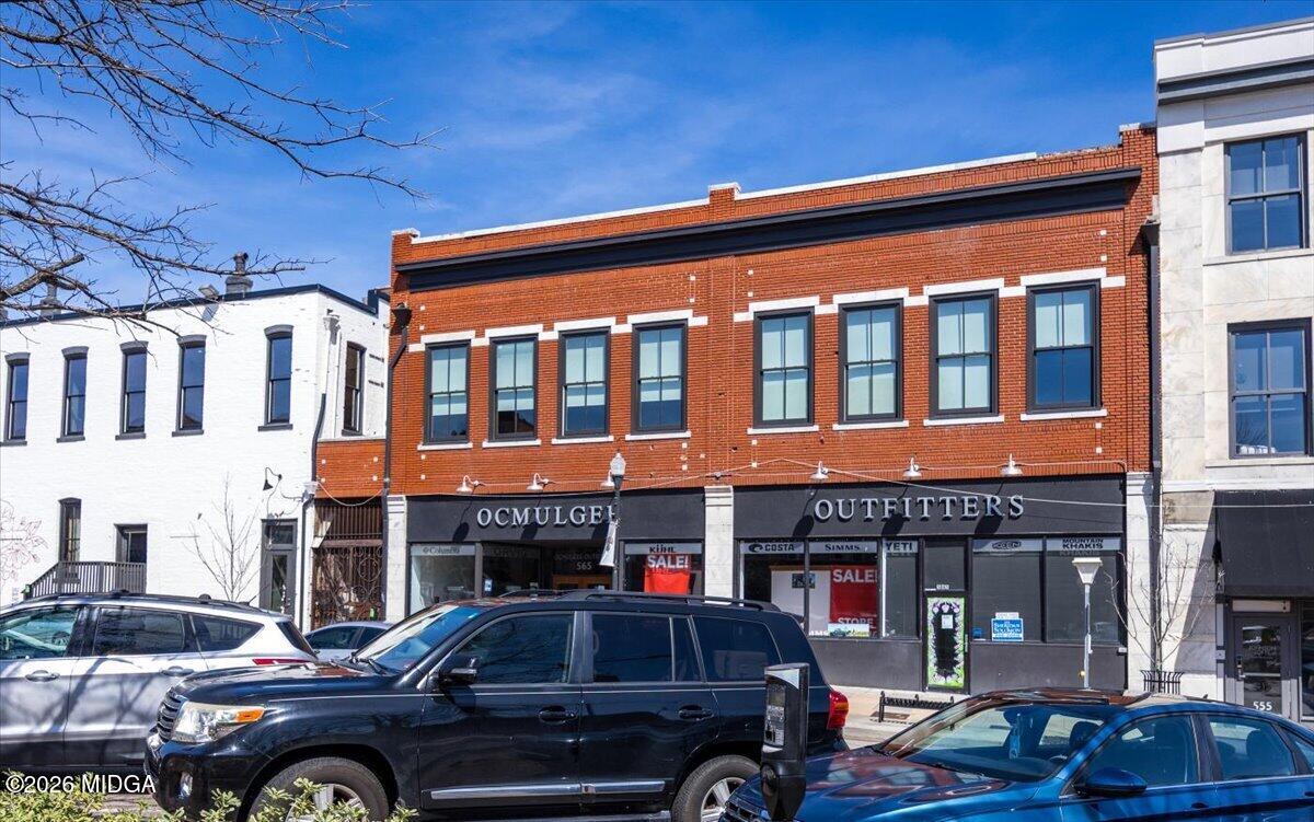 565 Poplar Street Macon, GA 31201 - Photo 10 of 12 a car parked in front of a building