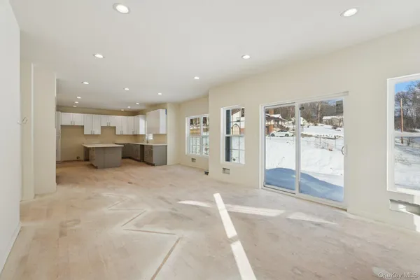 a view of livingroom with furniture