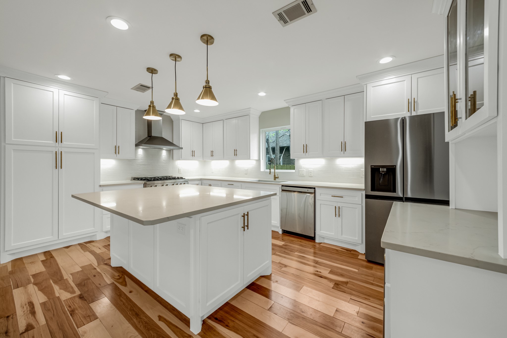 403 Moody Street Houston, TX 77009 - Photo 16 of 38 Exquisite kitchen boasts quartz countertops, breakfast bar, LG refrigerator that makes craft ice, wine fridge, high-end 36" gas range and so much more!