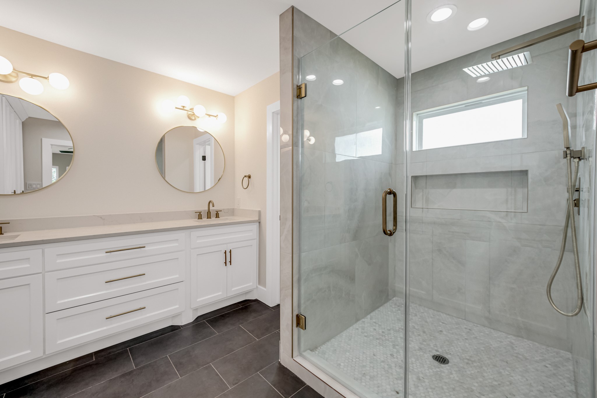 403 Moody Street Houston, TX 77009 - Photo 7 of 38 Gorgeous walk in shower with beautiful tile and fixtures