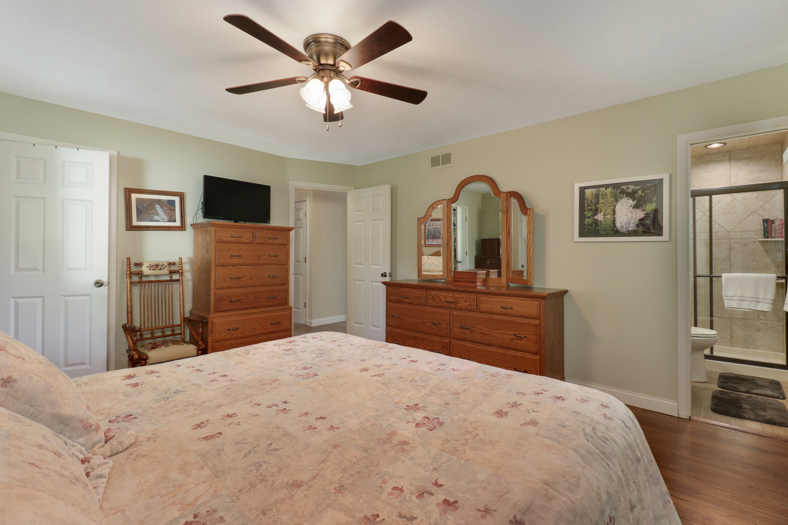 502 Jersey Avenue Normal, IL 61761 - Photo 19 of 46 a bedroom with a bed and a dresser