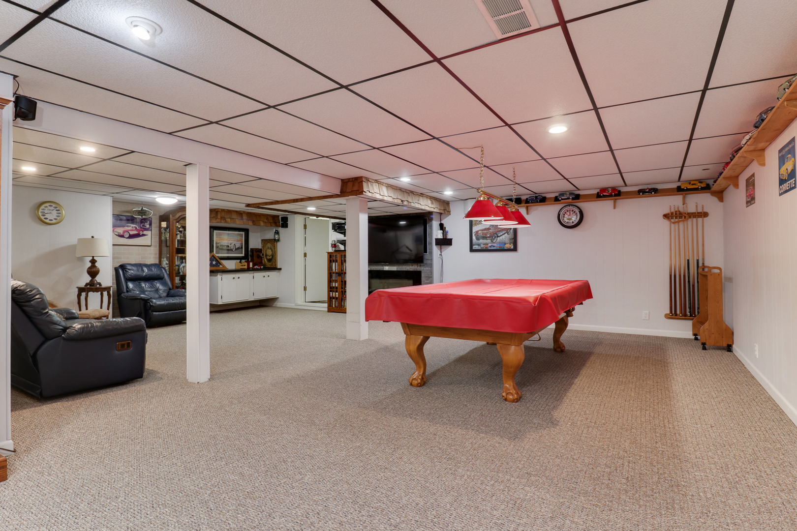 502 Jersey Avenue Normal, IL 61761 - Photo 34 of 46 a room with furniture