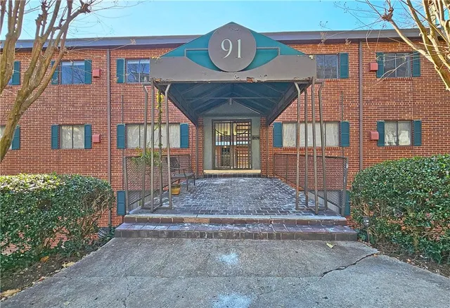 a view of an entrance of the house