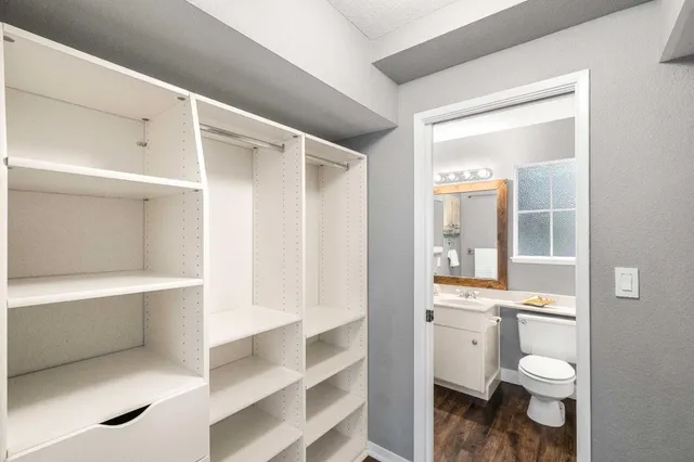 a bathroom with a toilet