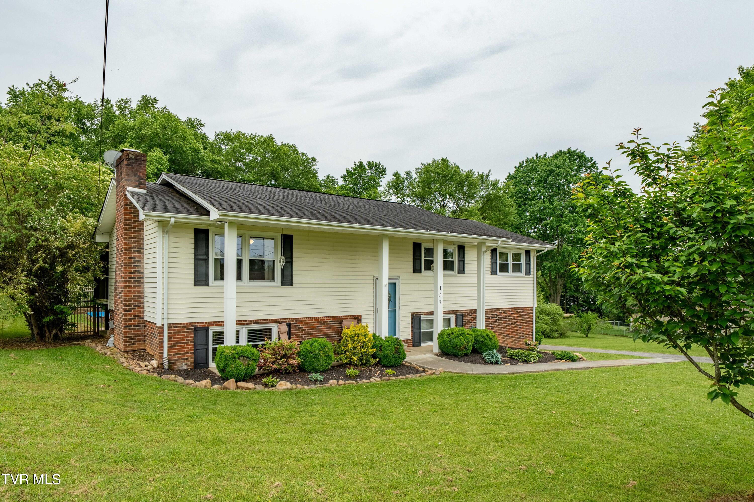 137 Highland Road Jonesborough, TN 37659 - Photo 3 of 58 137 Highland Road (3 of 58)