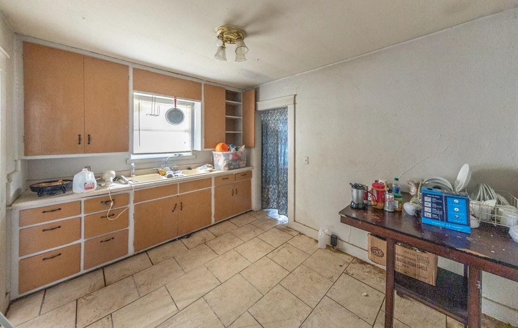 1508 Avenue L Lubbock, TX 79401 - Photo 5 of 19 Photo 5