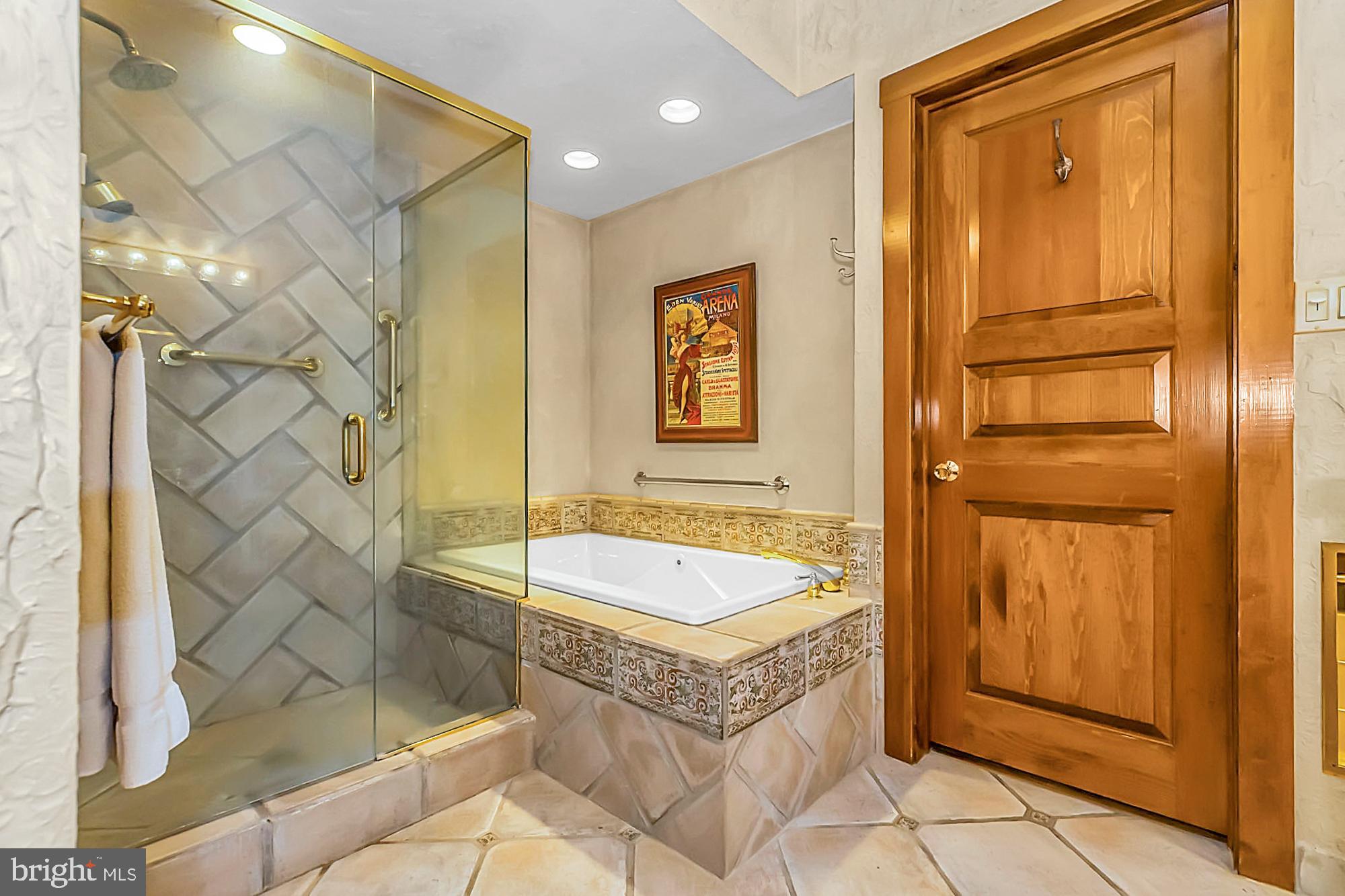 101 Colket Lane Devon, PA 19333 - Photo 23 of 62 Primary Bathroom w/Jetted Soaking Tub