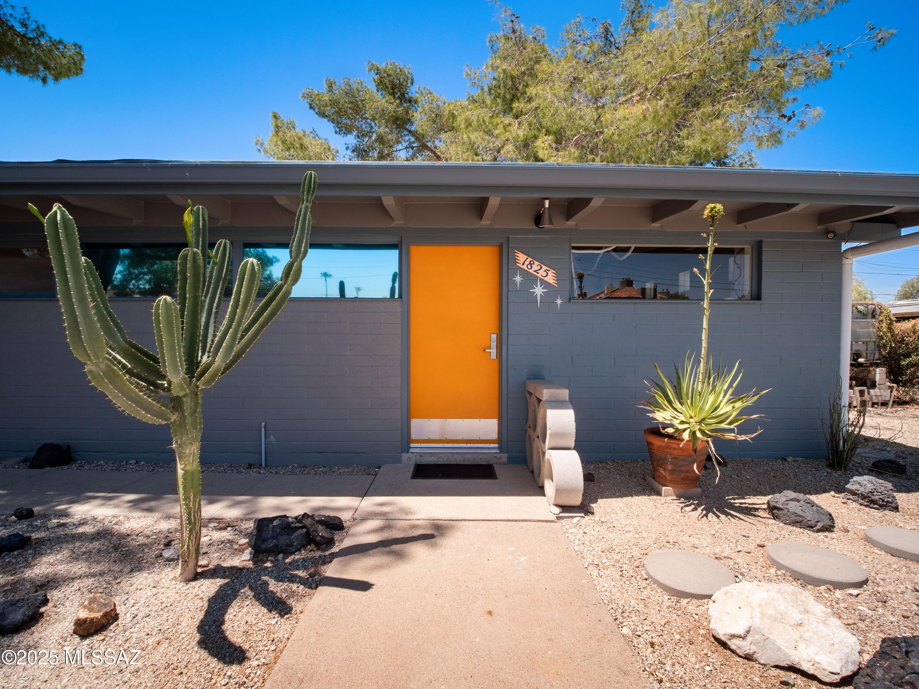 1825 North Ridgeway Road Tucson, AZ 85712 - Photo 1 of 50 Gallery Image 1