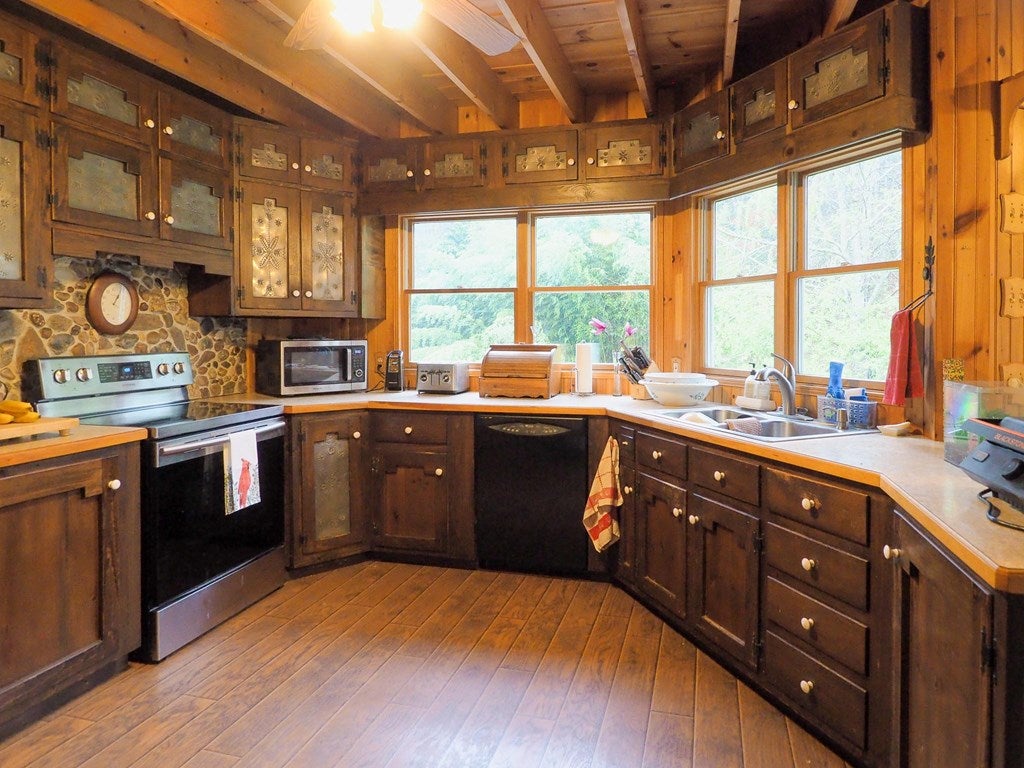 980 Homestead Road Hillsville, VA 24343 - Photo 47 of 68 Gallery Image 47