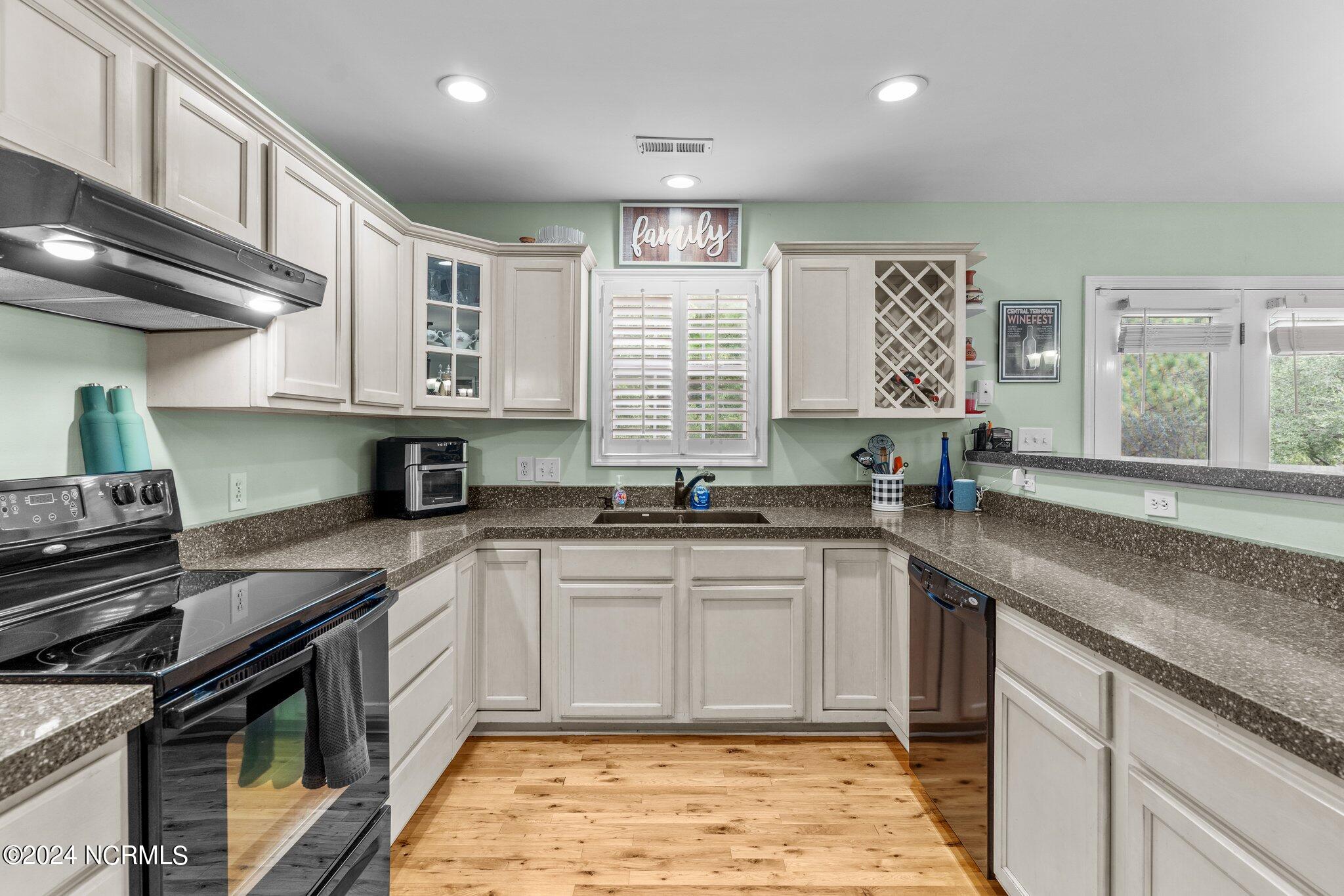 311 Okeechobee Road Wilmington, NC 28412 - Photo 10 of 44 27-web-or-mls-BTS08994