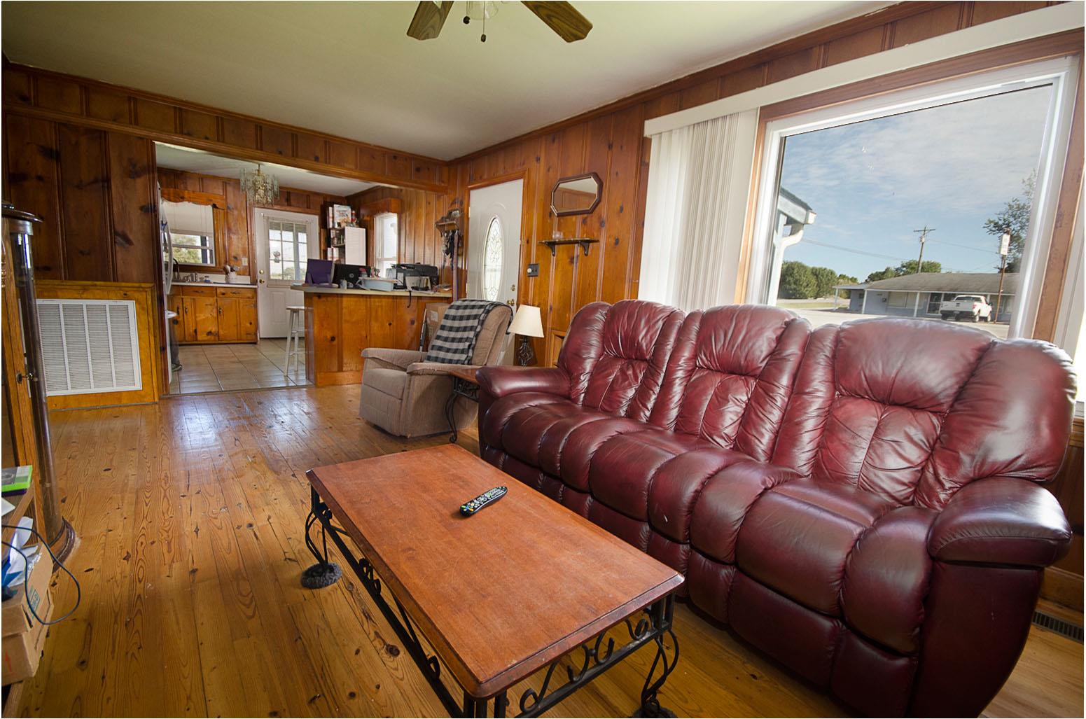 1802 Murfreesboro Road Lebanon, TN 37090 - Photo 4 of 23 a living room with furniture and a table