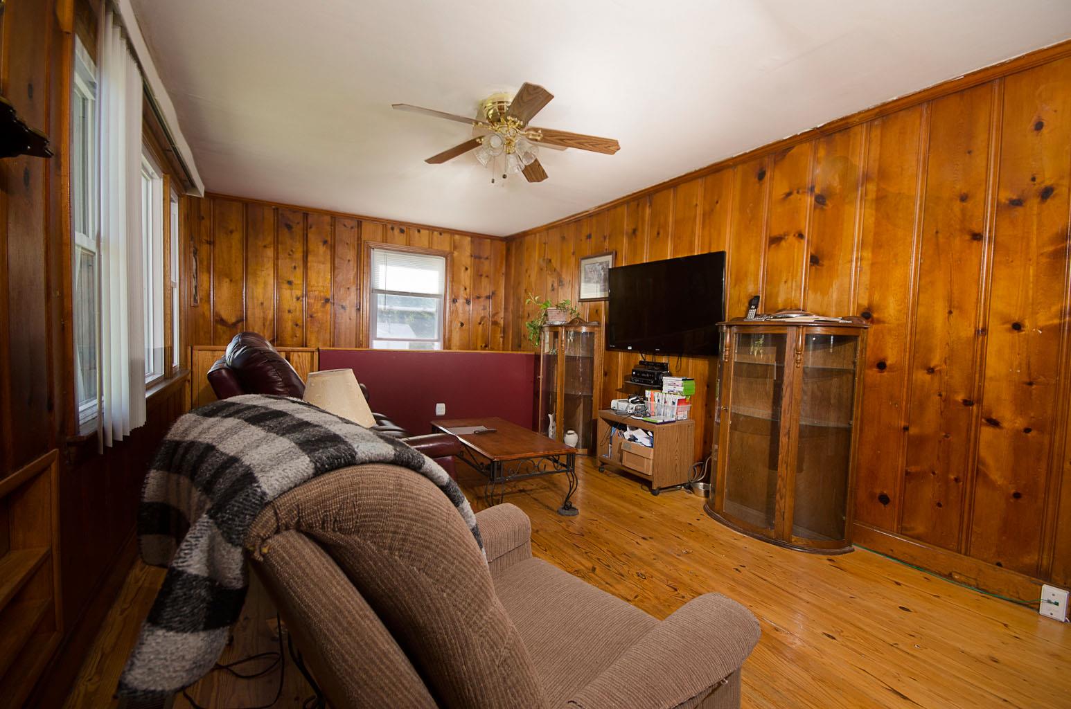 1802 Murfreesboro Road Lebanon, TN 37090 - Photo 5 of 23 a living room with furniture and a flat screen tv