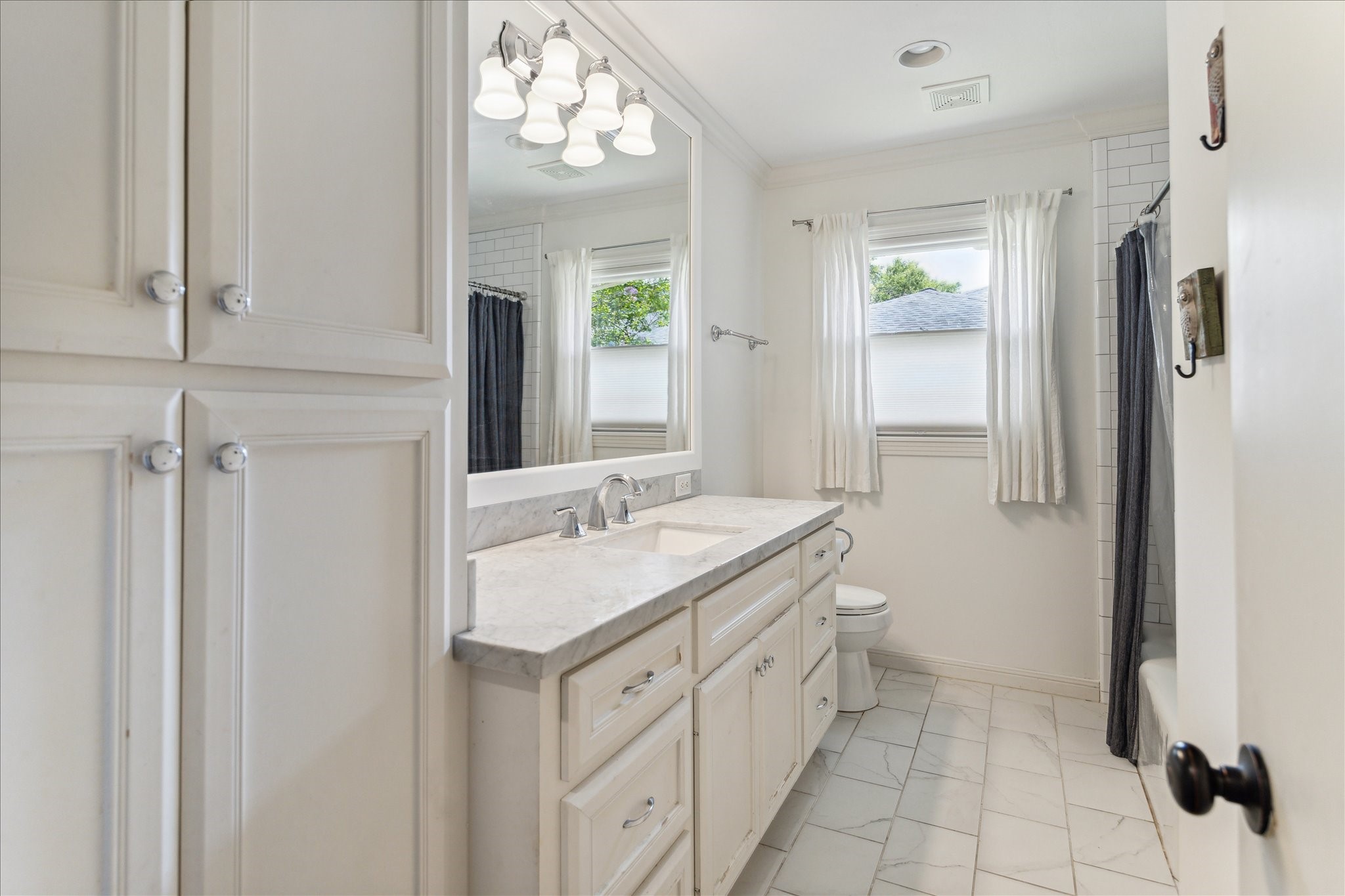 3215 Castlewood Street Houston, TX 77025 - Photo 24 of 32