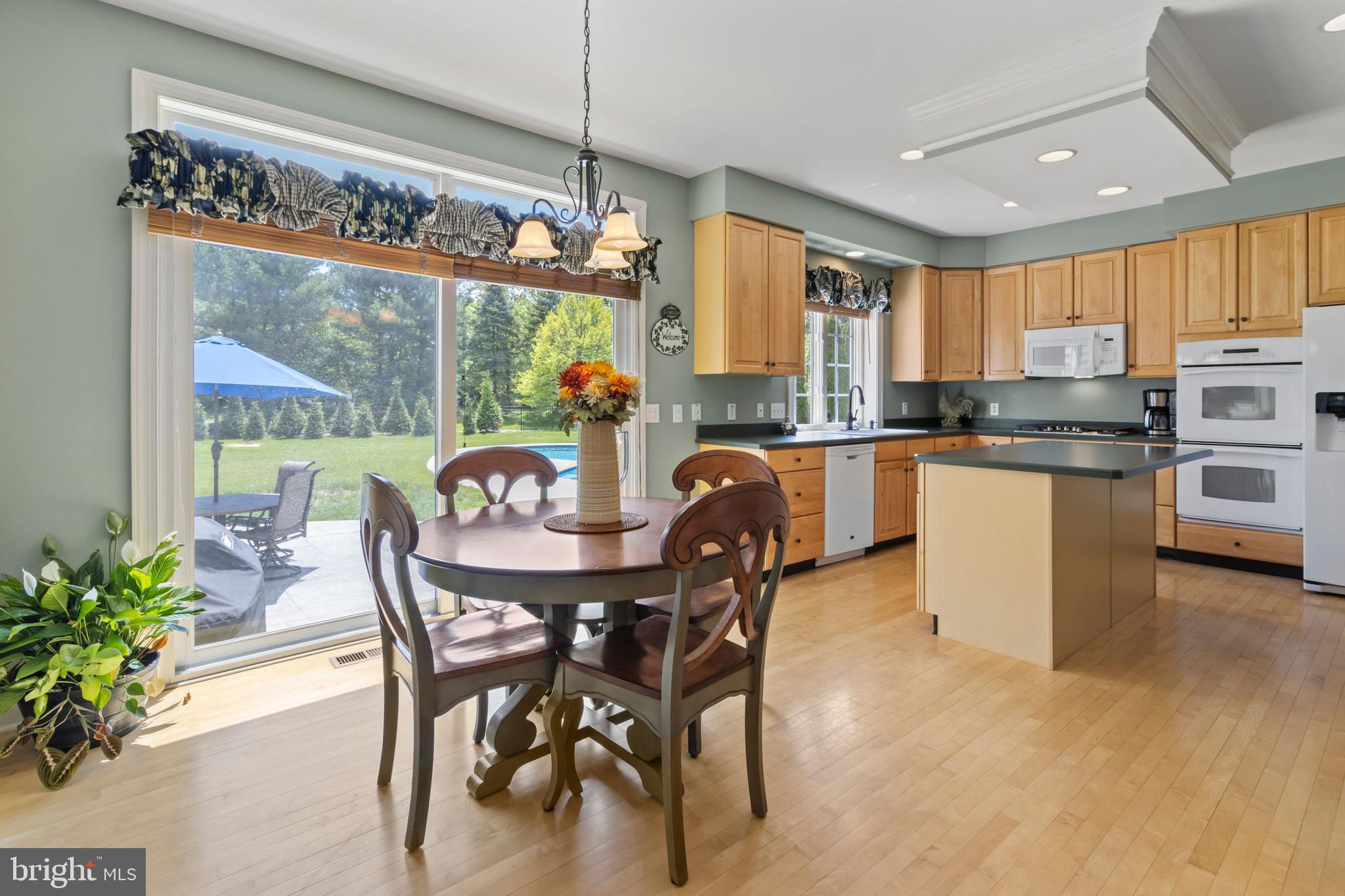 12 Manor Road Newtown, PA 18940 - Photo 4 of 45