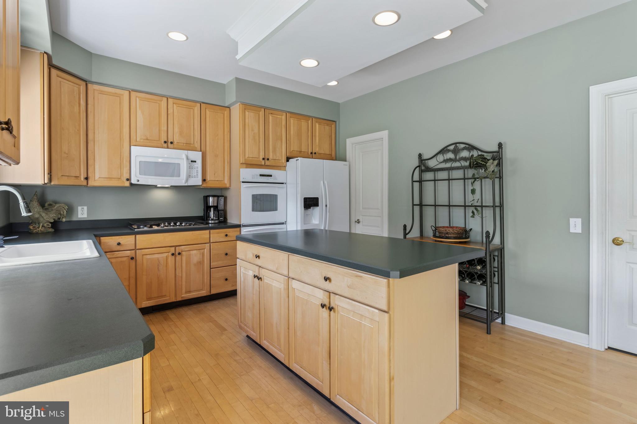 12 Manor Road Newtown, PA 18940 - Photo 6 of 45